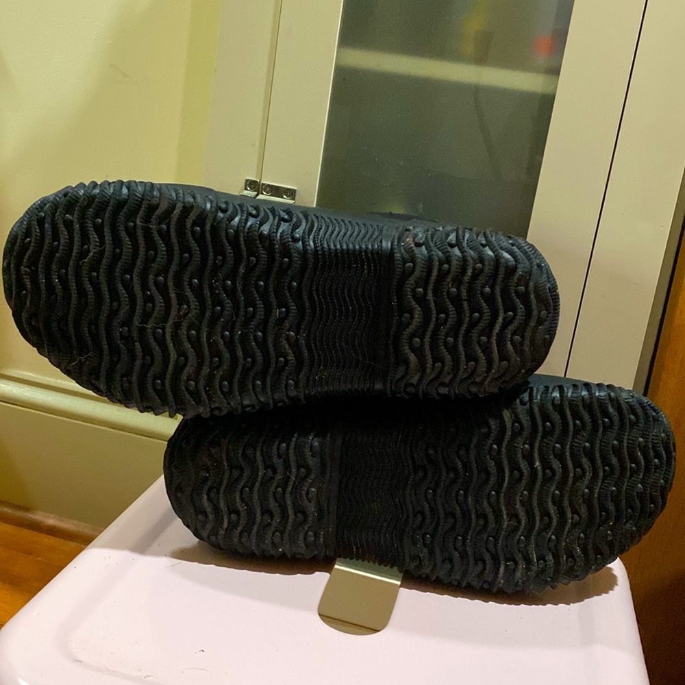 BOGS: Waterproof and weather resistant Slip-Ons; very GOOD condition..! - Picture 8 of 12